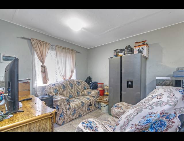 2 BEDROOM APARTMENT FOR SALE IN SOUTH HILLS